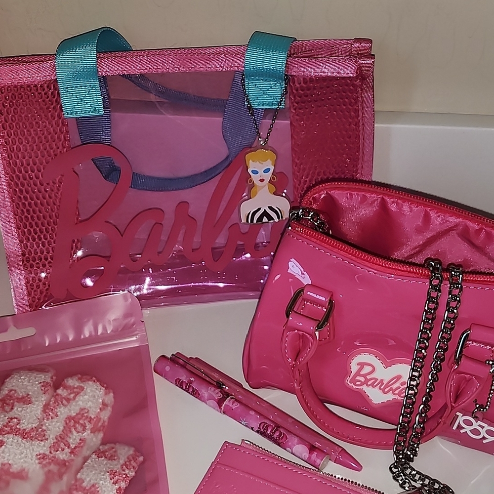 Barbie Pink Accessory Bag Collection - Picture 6 of 7